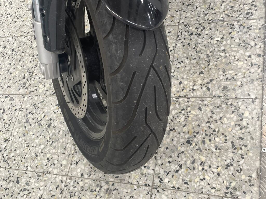 Suzuki INTRUDER 2007 Musta