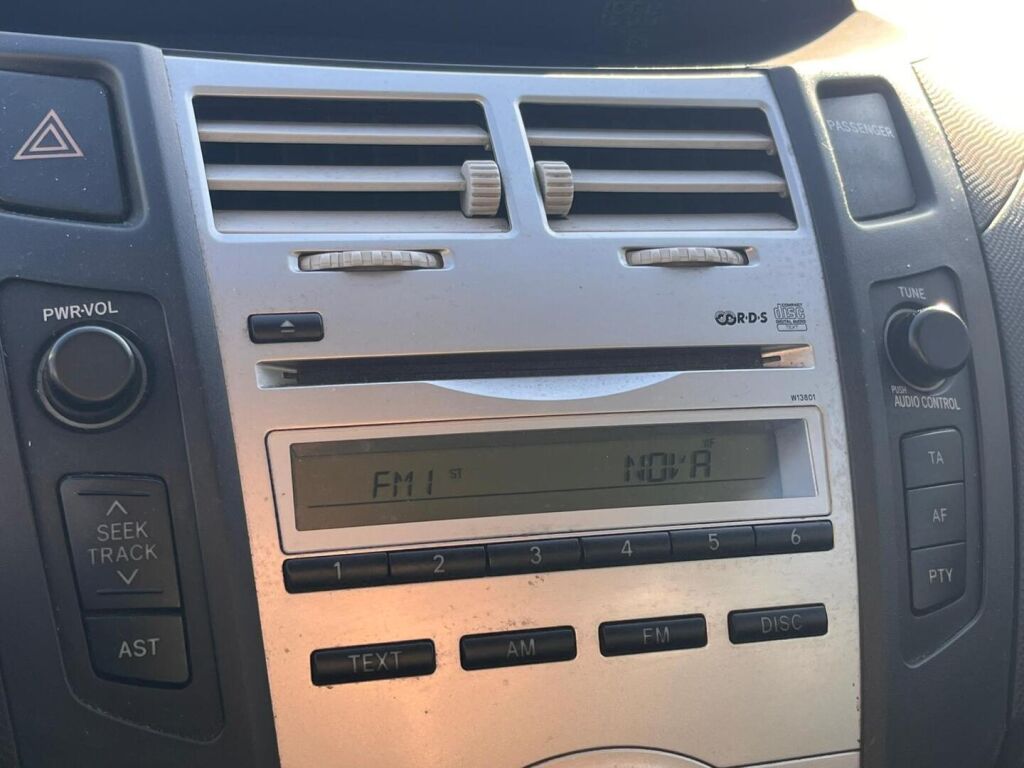 Toyota Yaris 2006 Punainen