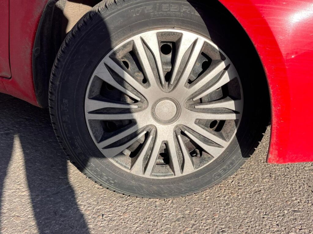 Toyota Yaris 2006 Punainen