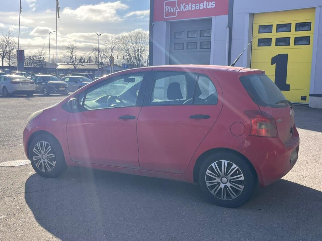 Toyota Yaris 2006 Punainen