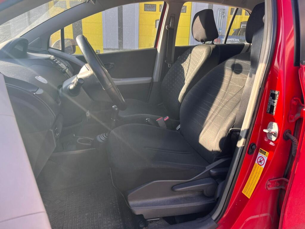Toyota Yaris 2006 Punainen