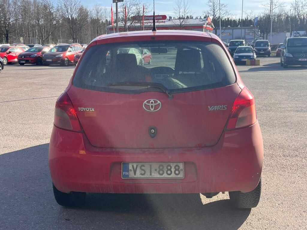 Toyota Yaris 2006 Punainen