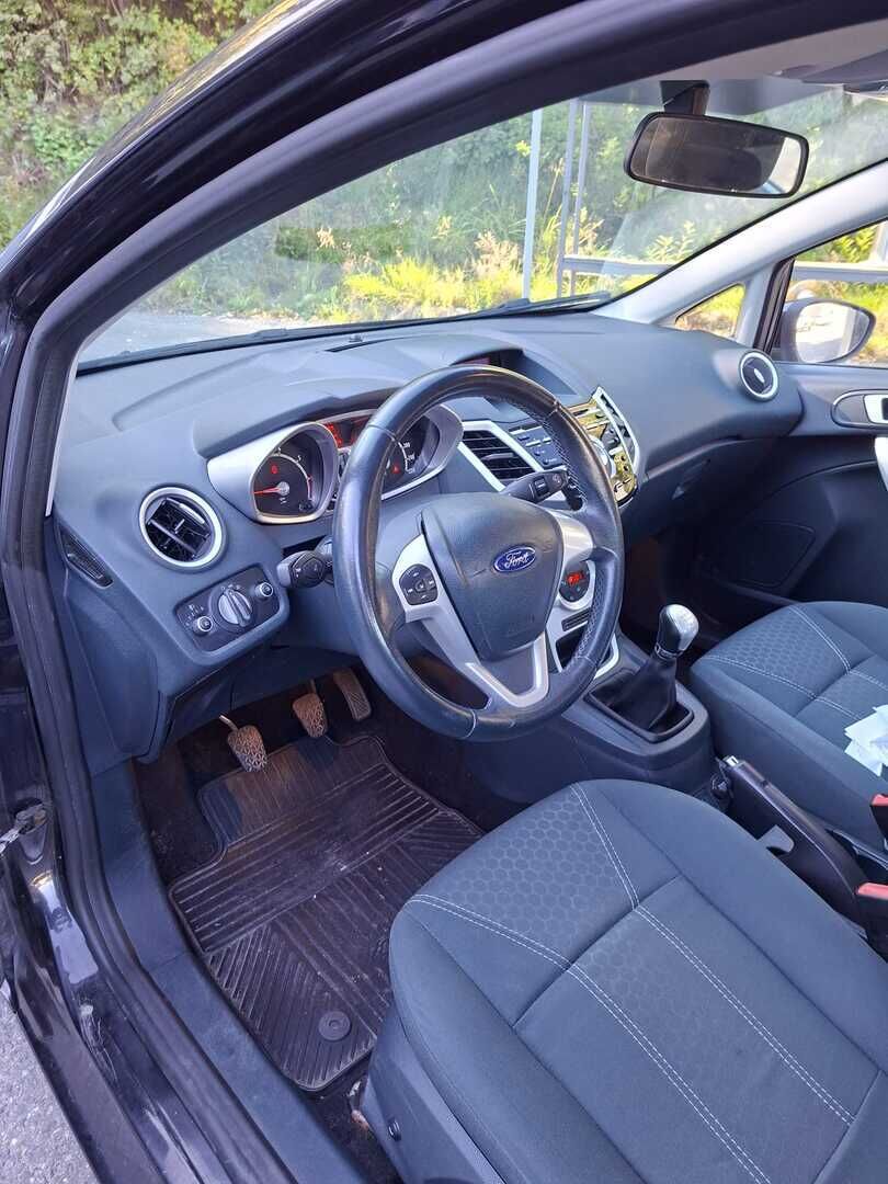 Ford Fiesta 2012 Musta