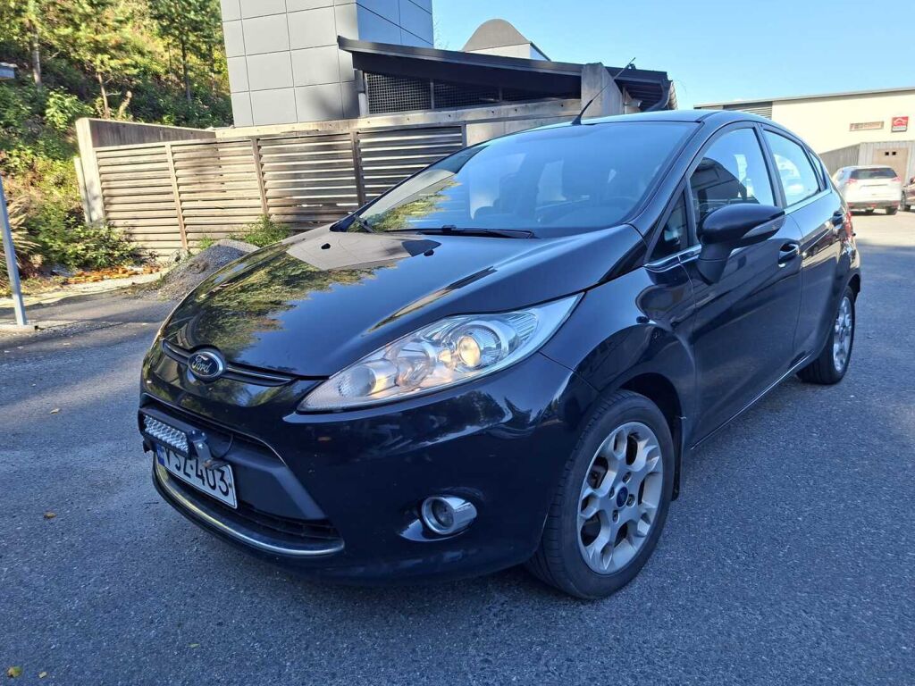 Ford Fiesta 2012 Musta