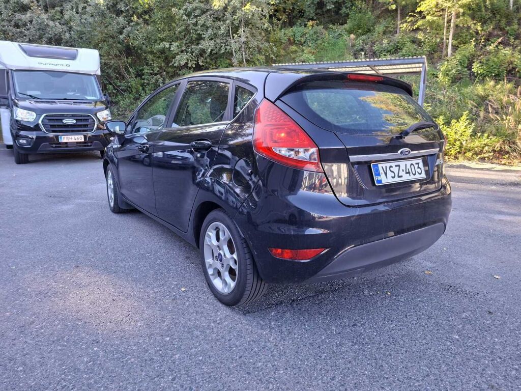 Ford Fiesta 2012 Musta