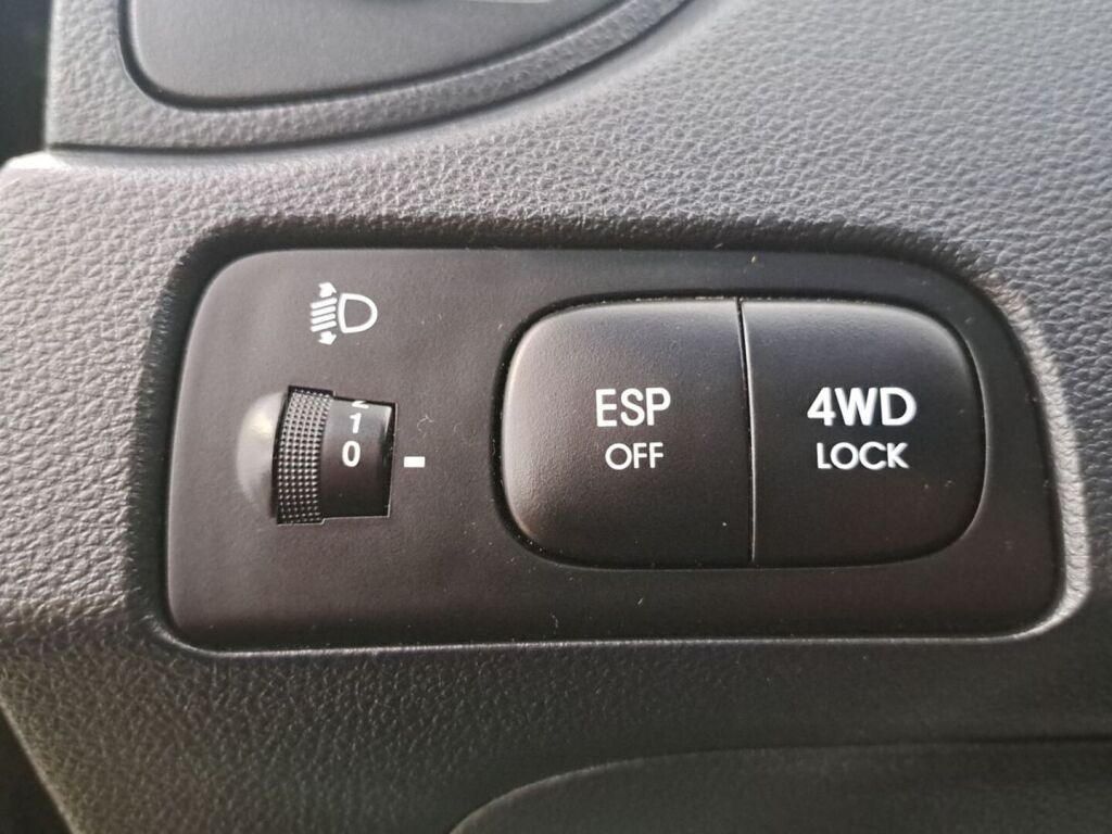 Kia Sportage 2006 Ruskea (beige)