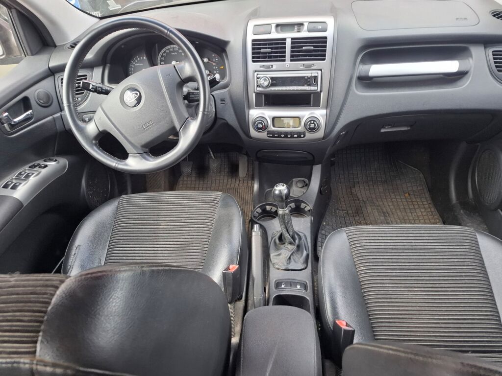 Kia Sportage 2006 Ruskea (beige)
