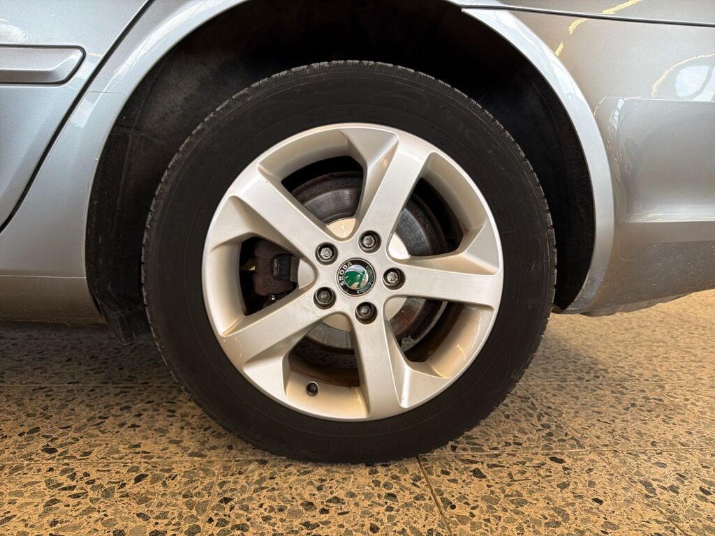 Skoda Octavia 2012 Hopea