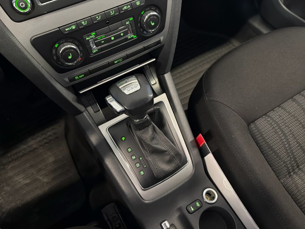 Skoda Octavia 2012 Hopea