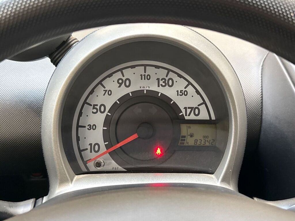 Peugeot 107 2013 Musta