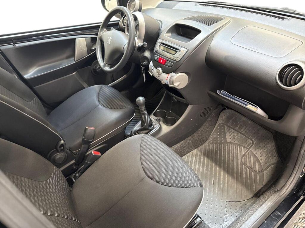 Peugeot 107 2013 Musta