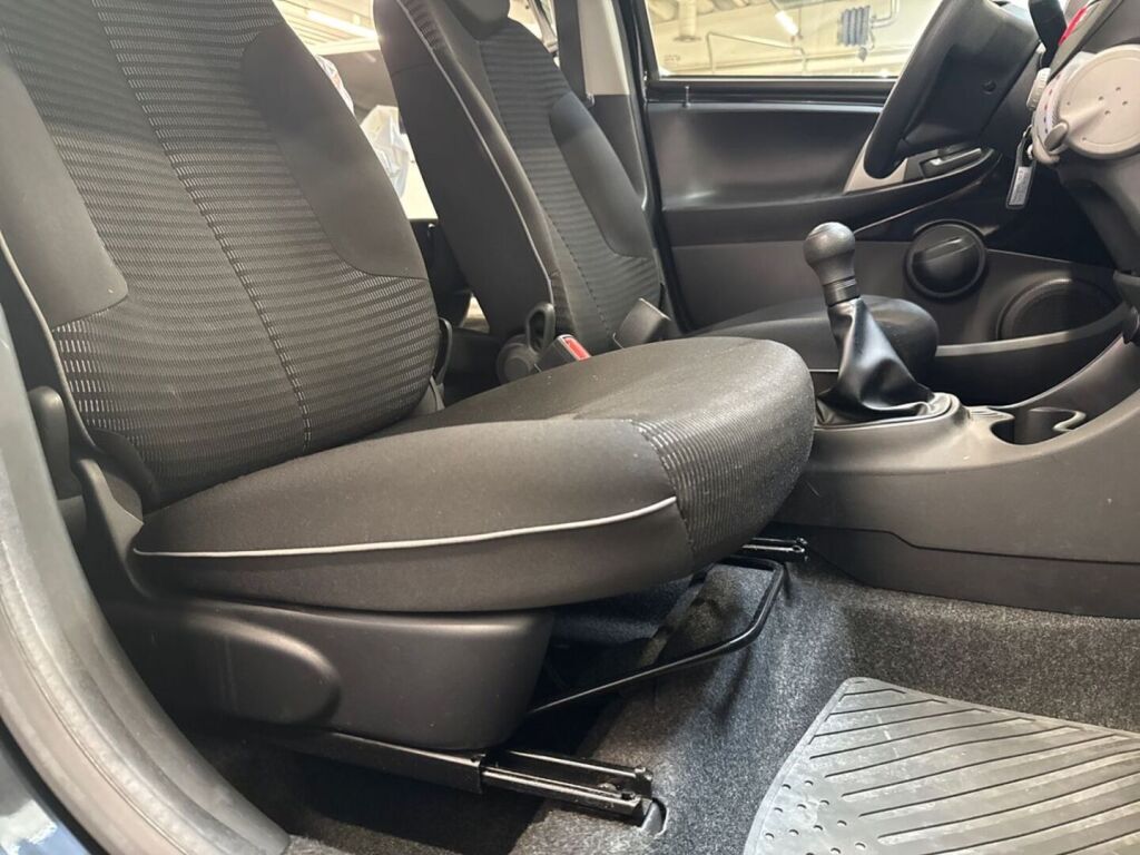 Peugeot 107 2013 Musta