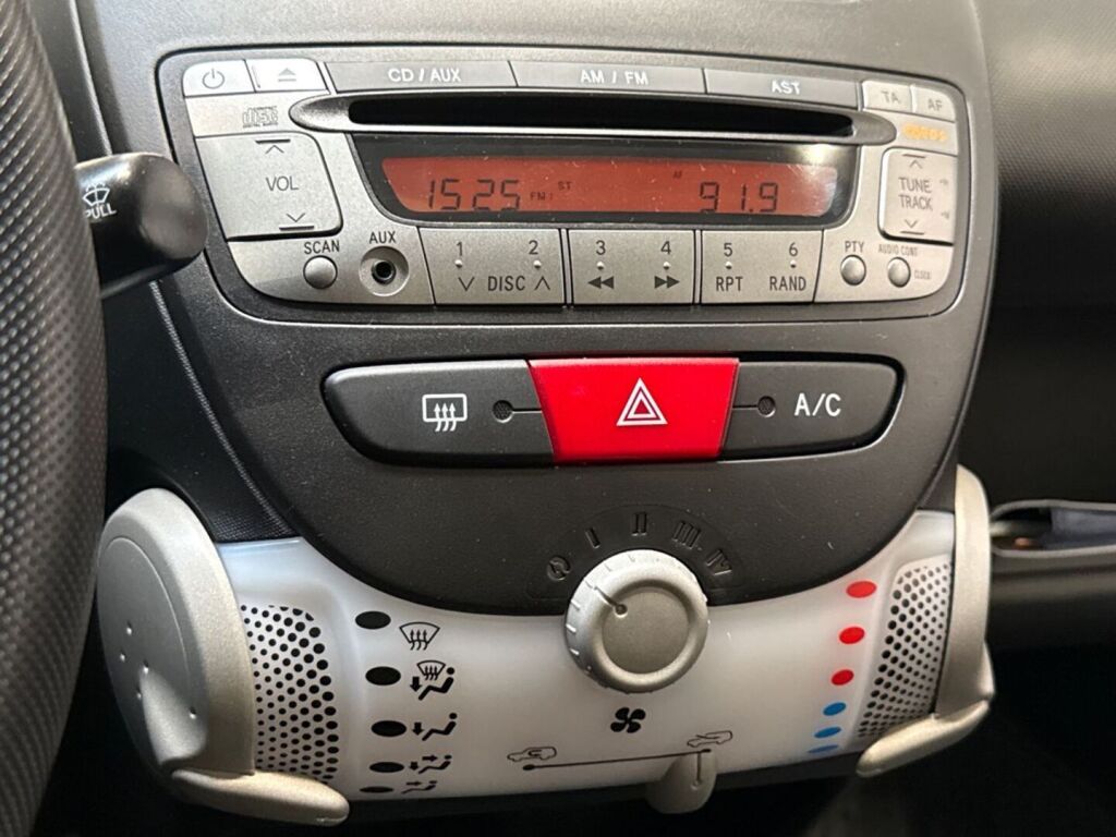 Peugeot 107 2013 Musta