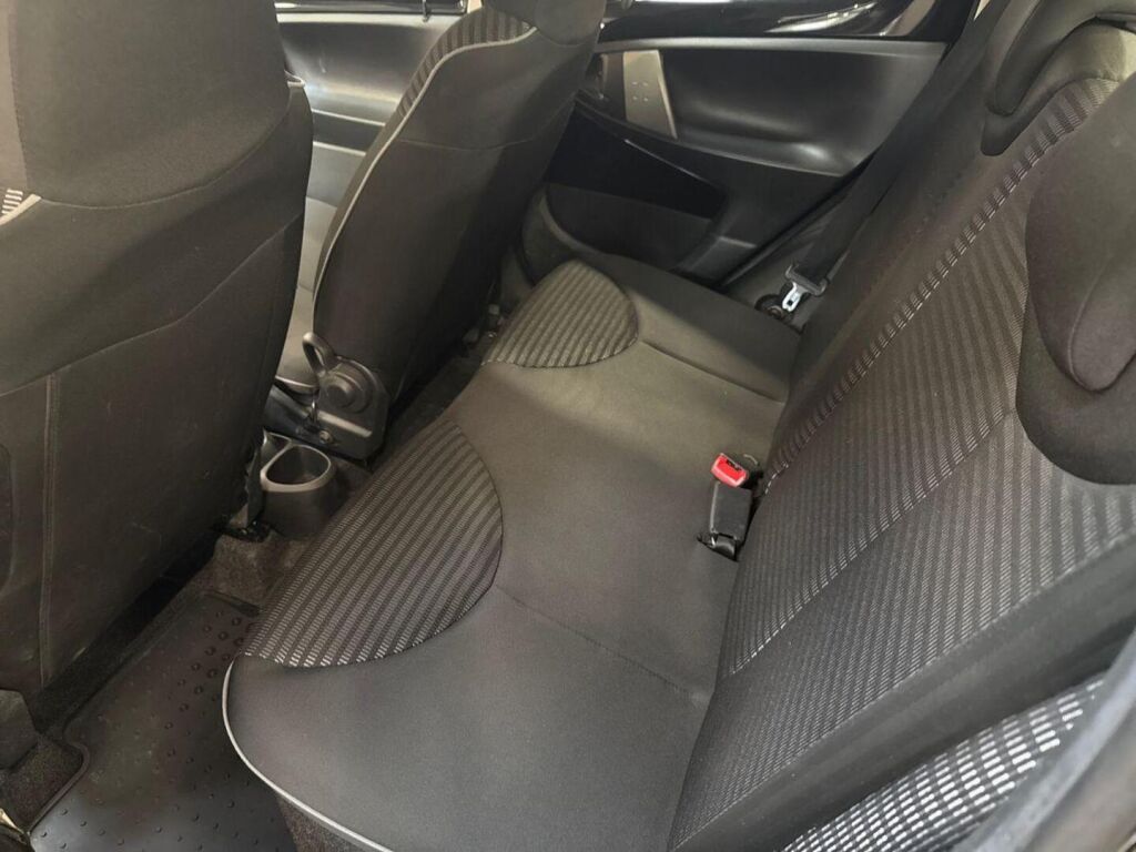 Peugeot 107 2013 Musta