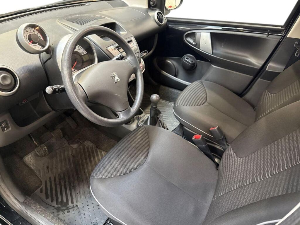 Peugeot 107 2013 Musta