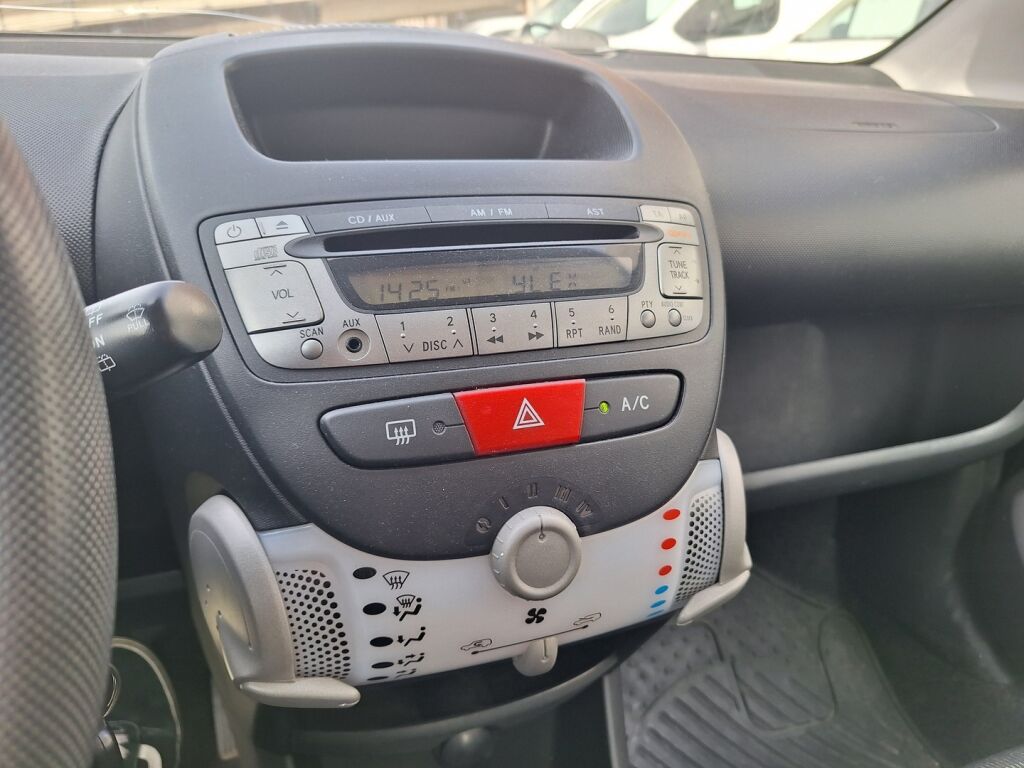 Peugeot 107 2013 Musta