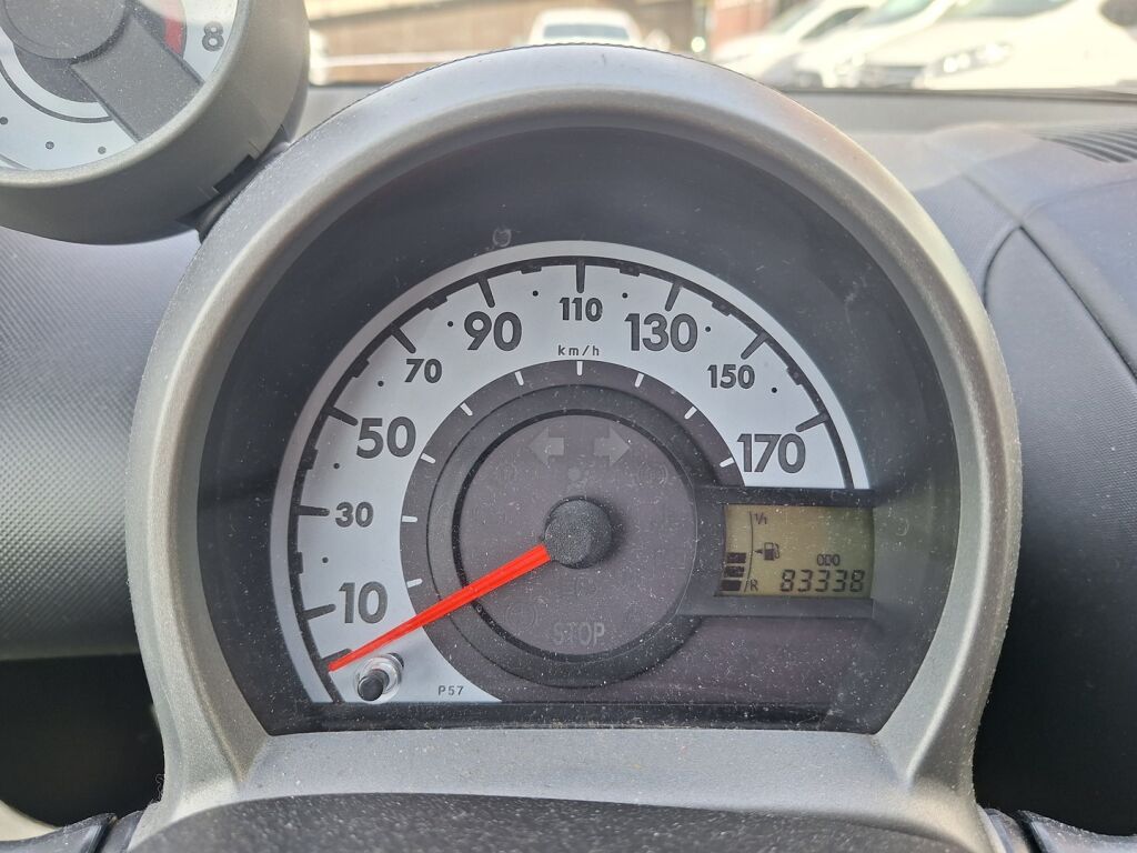 Peugeot 107 2013 Musta