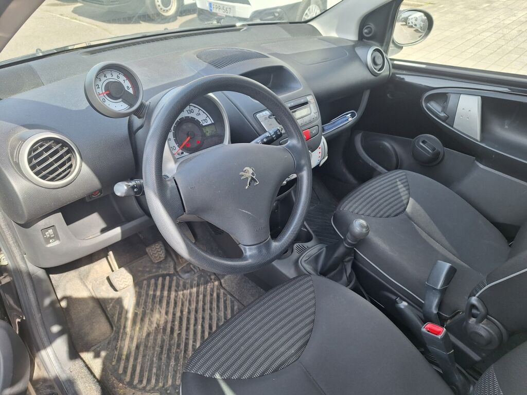 Peugeot 107 2013 Musta