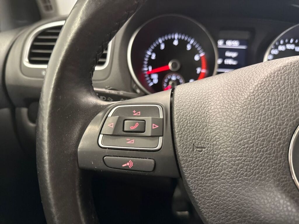 Volkswagen Golf 2012 Musta