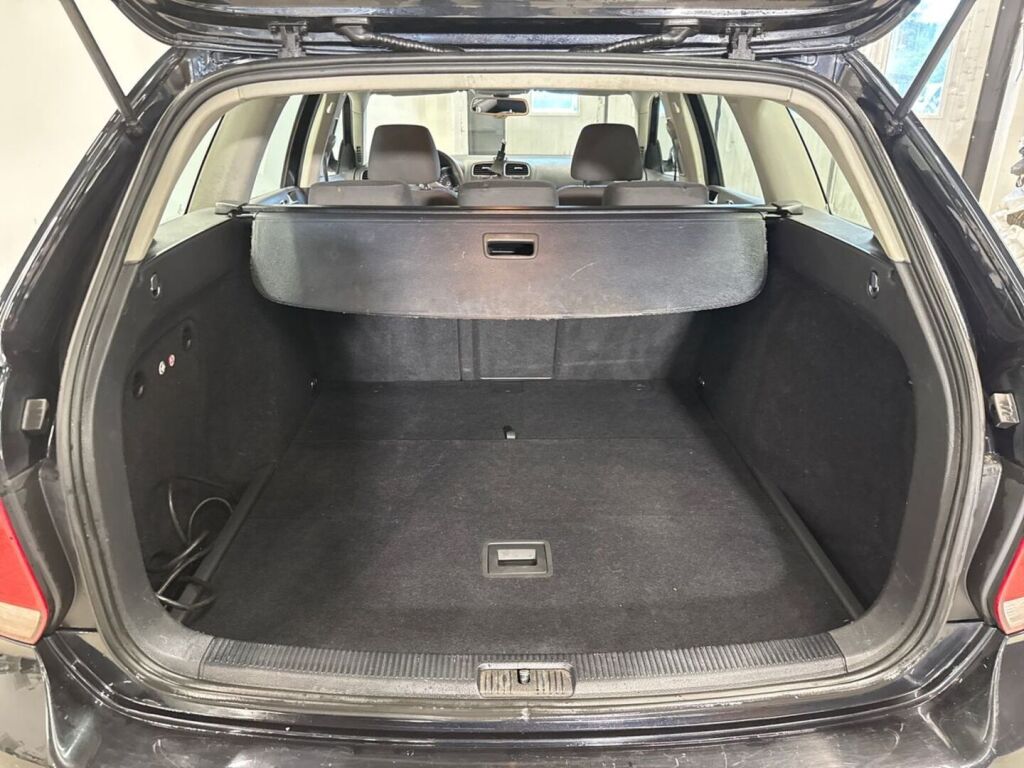 Volkswagen Golf 2012 Musta