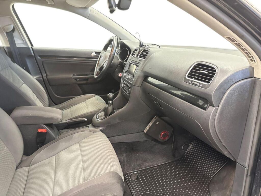 Volkswagen Golf 2012 Musta