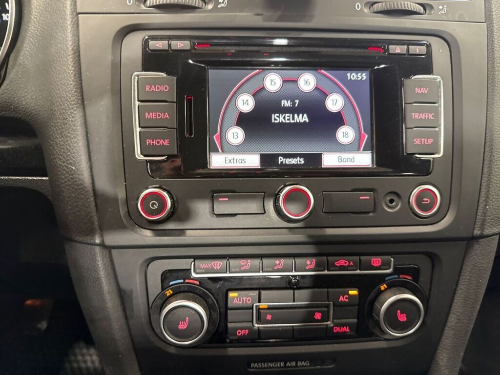 Volkswagen Golf 2012 Musta