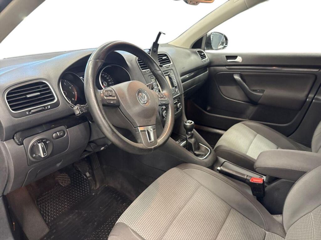 Volkswagen Golf 2012 Musta
