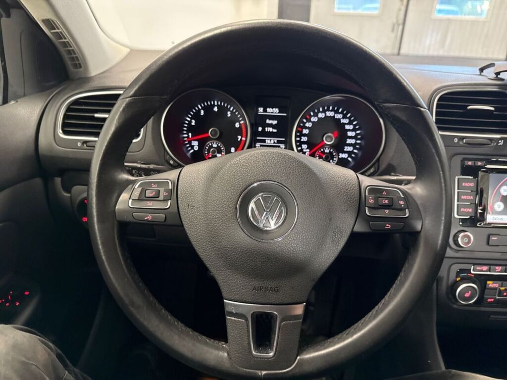 Volkswagen Golf 2012 Musta