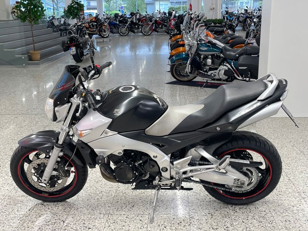 Suzuki GSR 2008 
