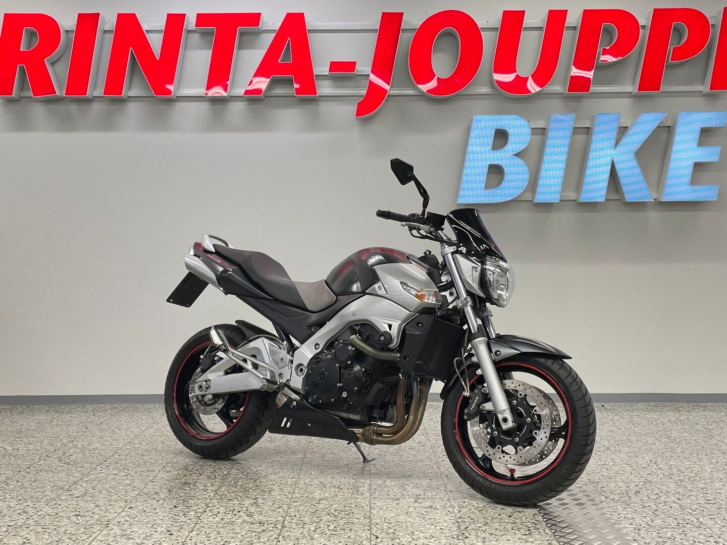 Suzuki GSR