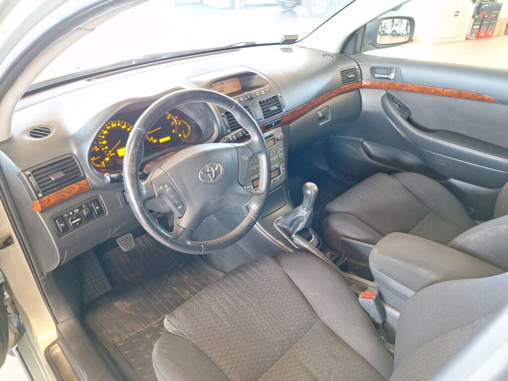 Toyota Avensis 2005 Vihreä