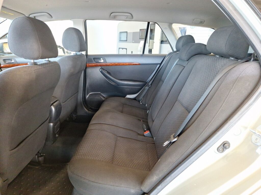 Toyota Avensis 2005 Vihreä