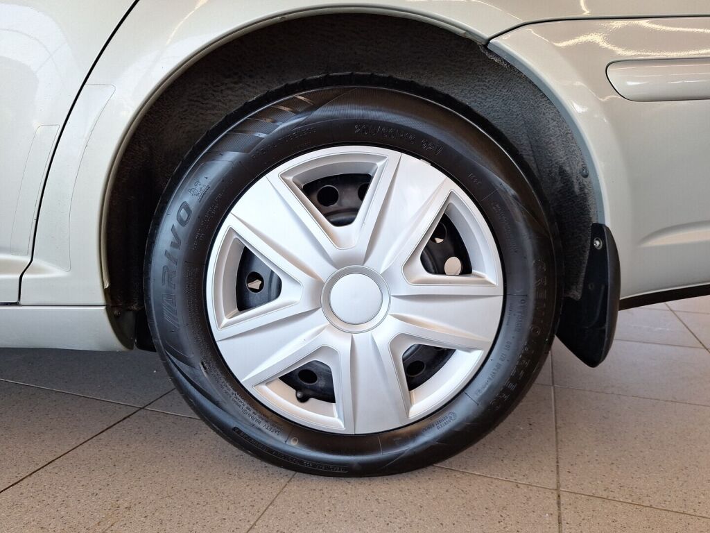 Toyota Avensis 2005 Vihreä