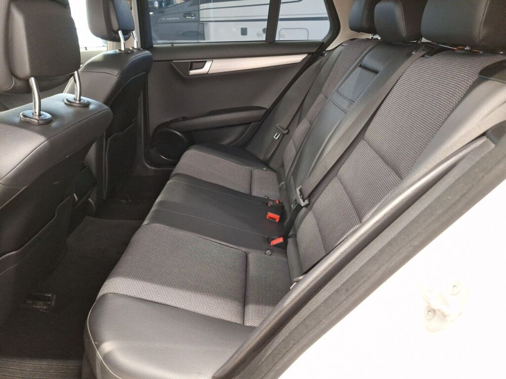 Mercedes-Benz C 2012 Valkoinen