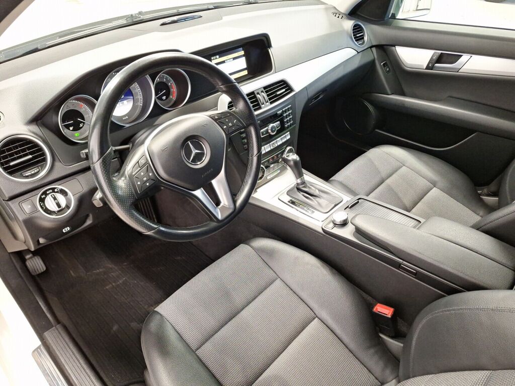Mercedes-Benz C 2012 Valkoinen