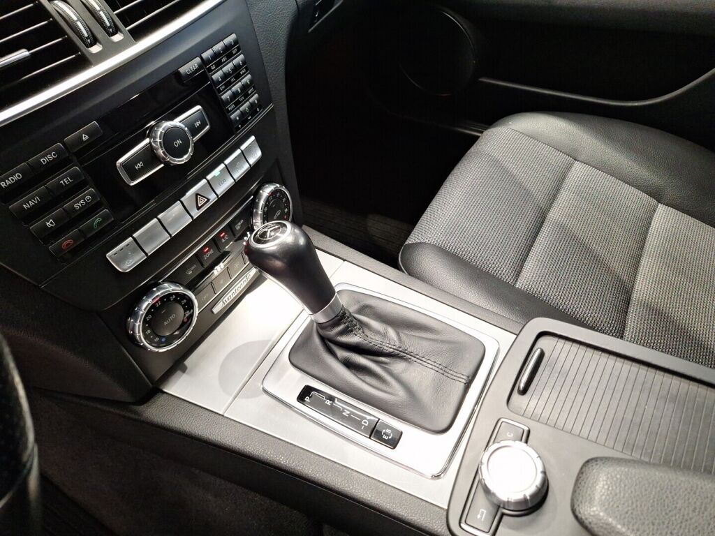 Mercedes-Benz C 2012 Valkoinen