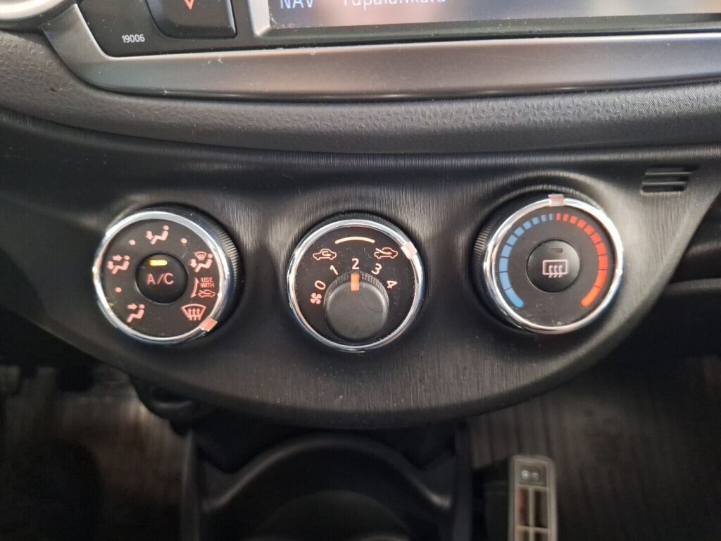 Toyota Yaris 2012 Punainen