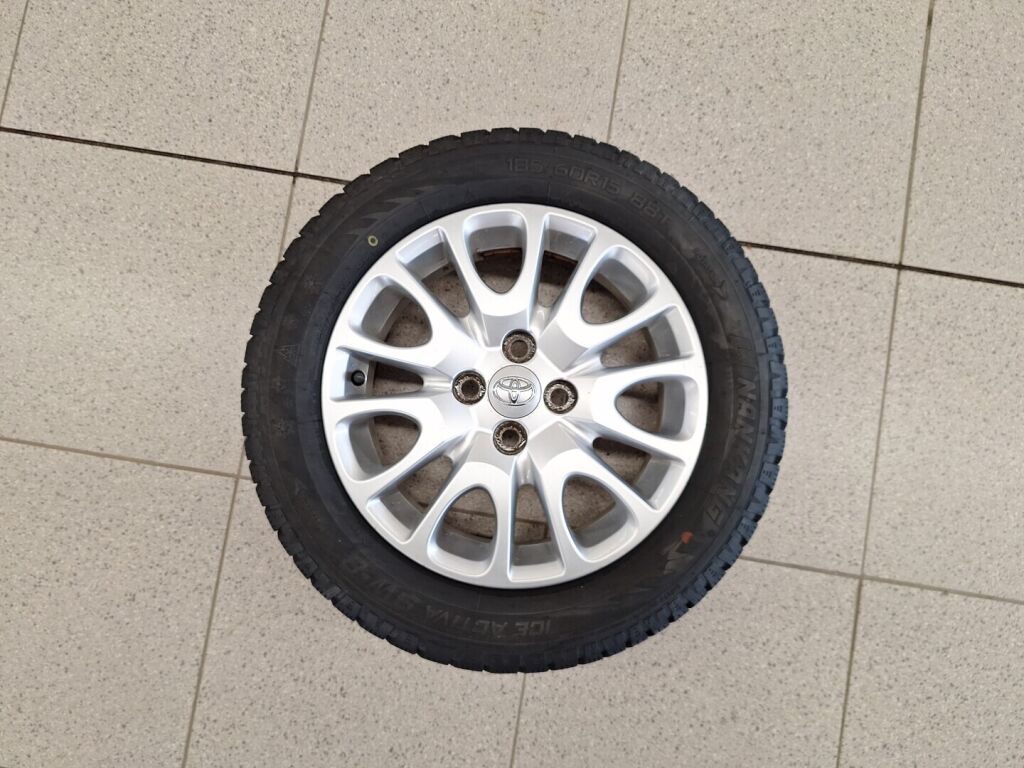 Toyota Yaris 2012 Punainen