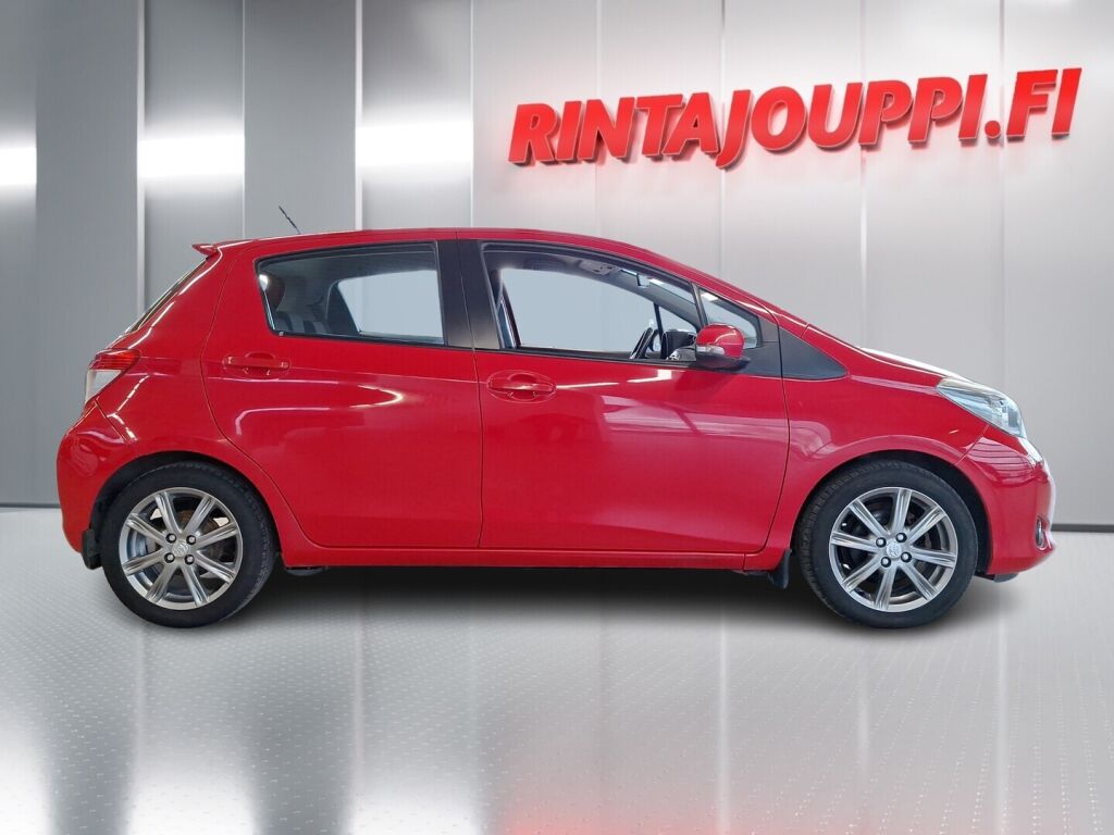 Toyota Yaris 2012 Punainen