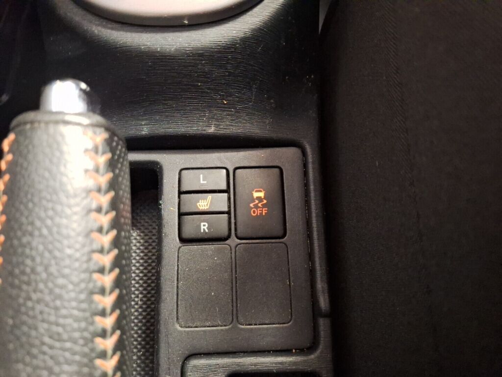 Toyota Yaris 2012 Punainen