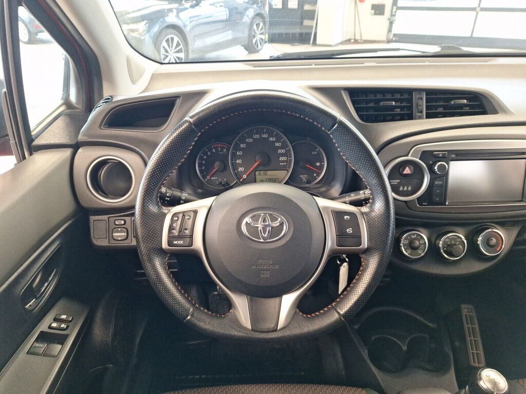 Toyota Yaris 2012 Punainen