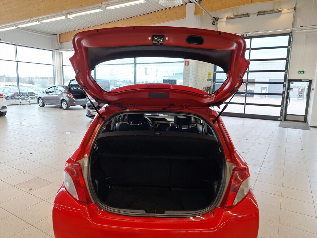Toyota Yaris 2012 Punainen