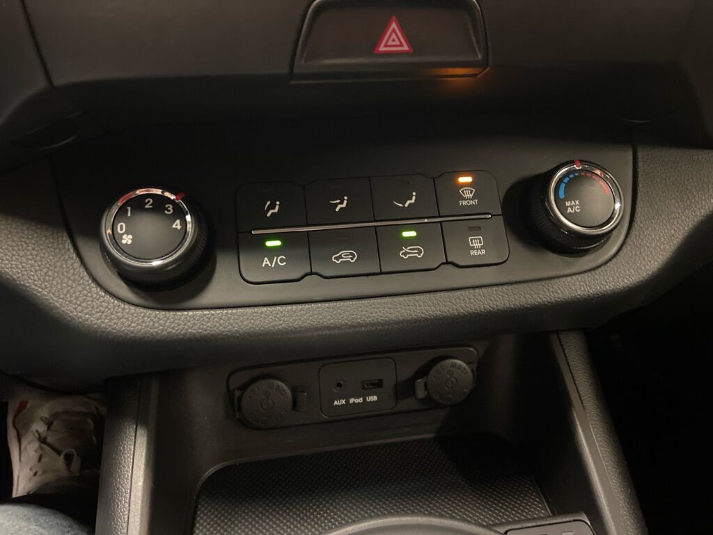 Kia Sportage 2012 Ruskea (beige)