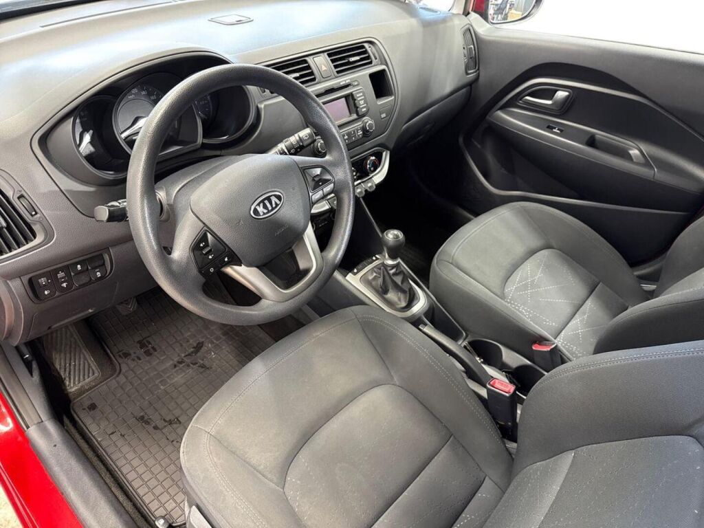 Kia Rio 2012 Punainen