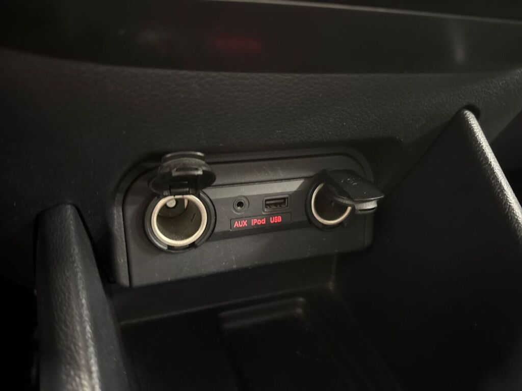 Kia Rio 2012 Punainen