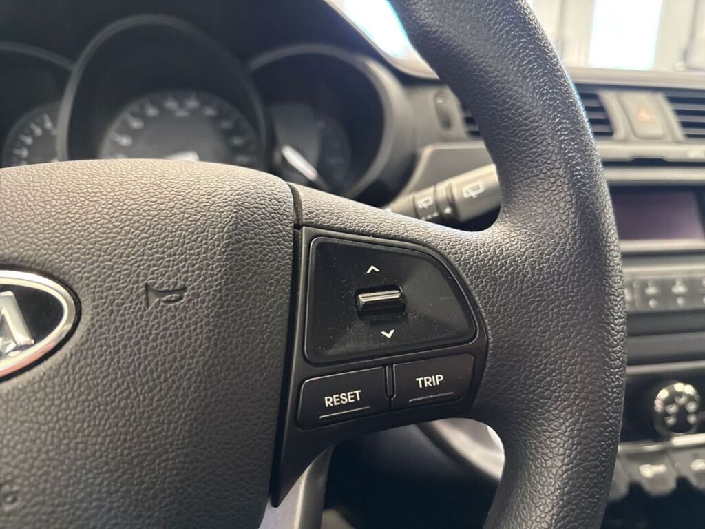 Kia Rio 2012 Punainen