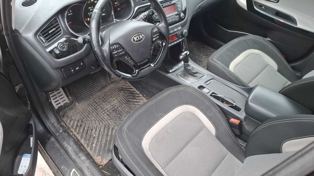 Kia Ceed 2012 Musta