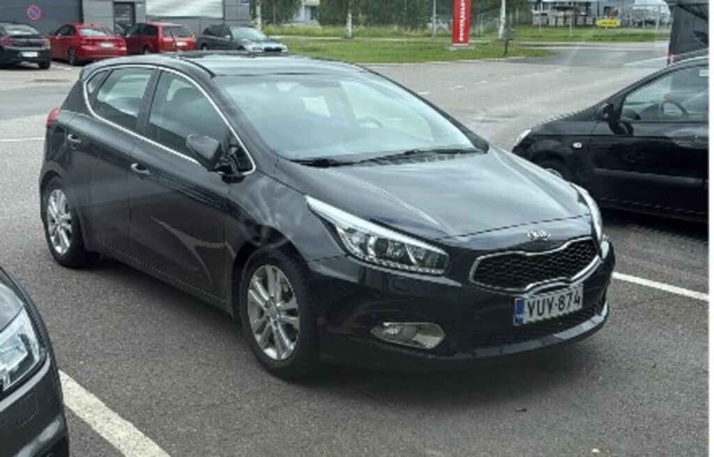 Kia Ceed 2012 Musta