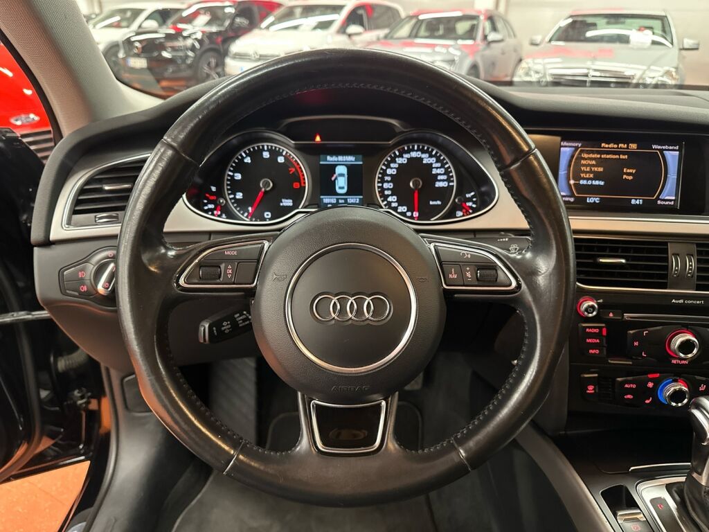 Audi A4 2012 Musta