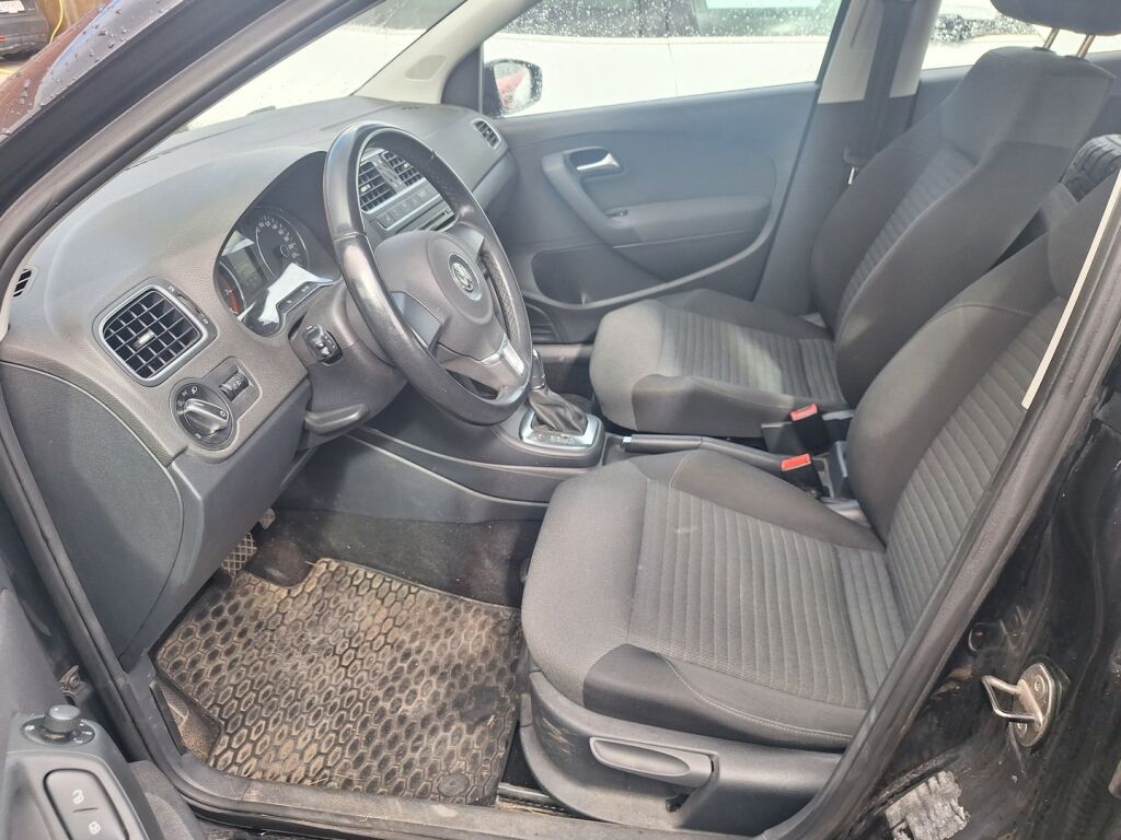 Volkswagen Polo 2012 Musta